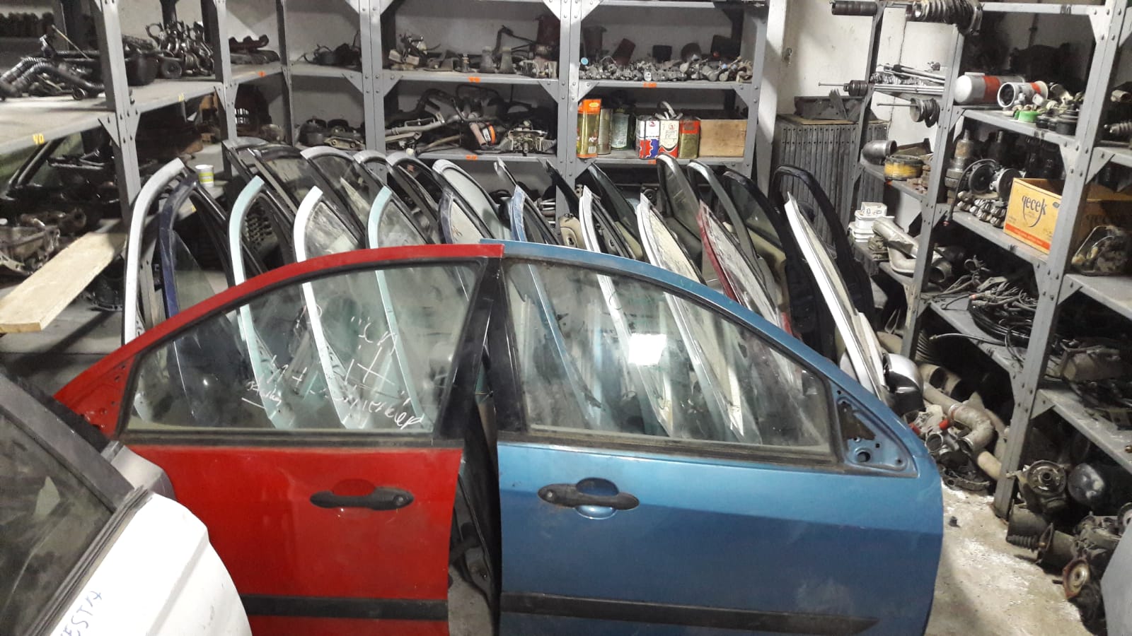Ford Focus 1 Çıkma sol ön kapı - Hatasız Boyasız